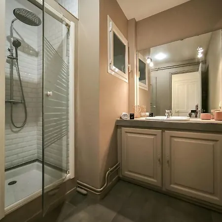 Beautiful Accommodation-spacious-near Les Halles-2 People
