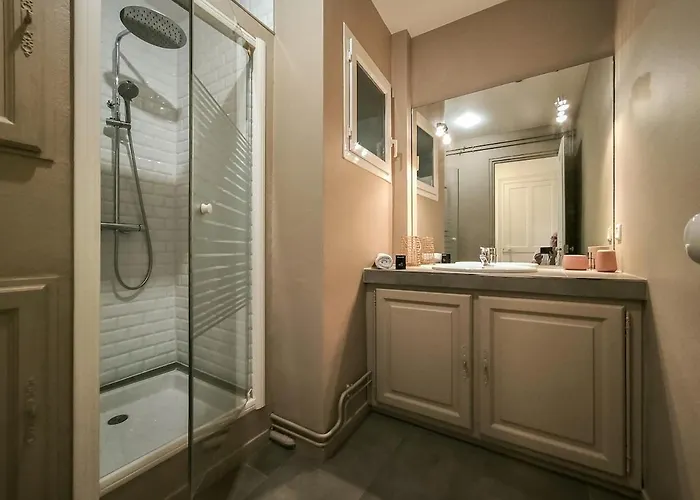 Beautiful Accommodation-spacious-near Les Halles-2 People